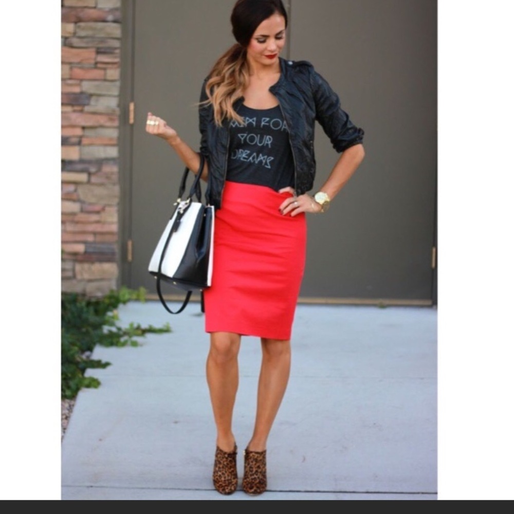 NWT Liz Claiborne cherry red pencil skirt sz 8